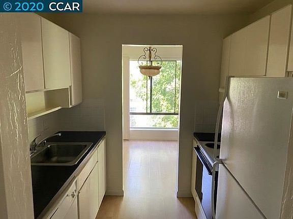 4th image of 470 N Civic Dr APT 403