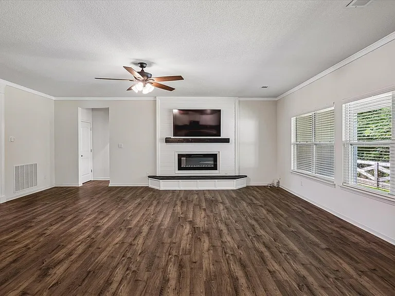340 Driftwood Loop — Photo 8
