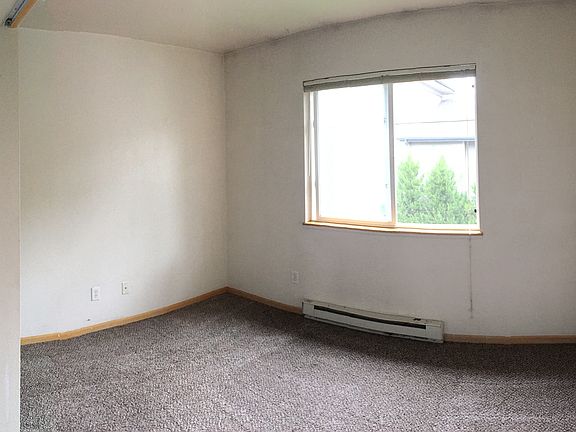 bedrooms are equal in size