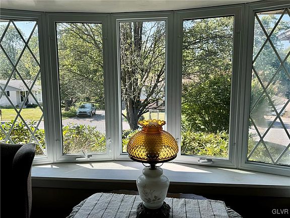 4th image of 3946 Kenrick Dr