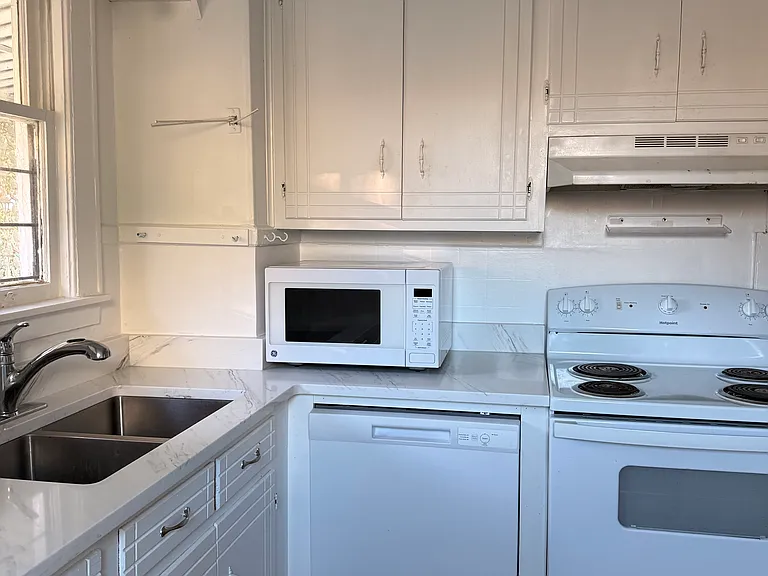 428 N Hanover St — Photo 2