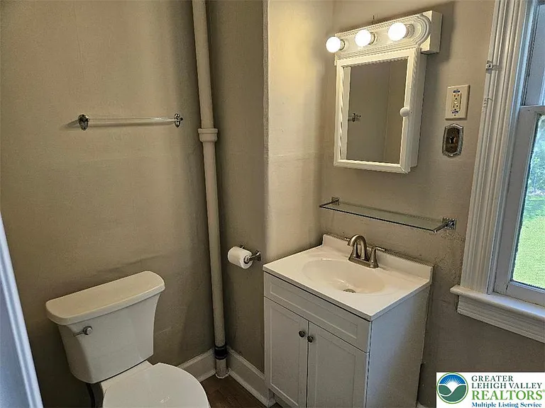 121 N New St — Photo 14