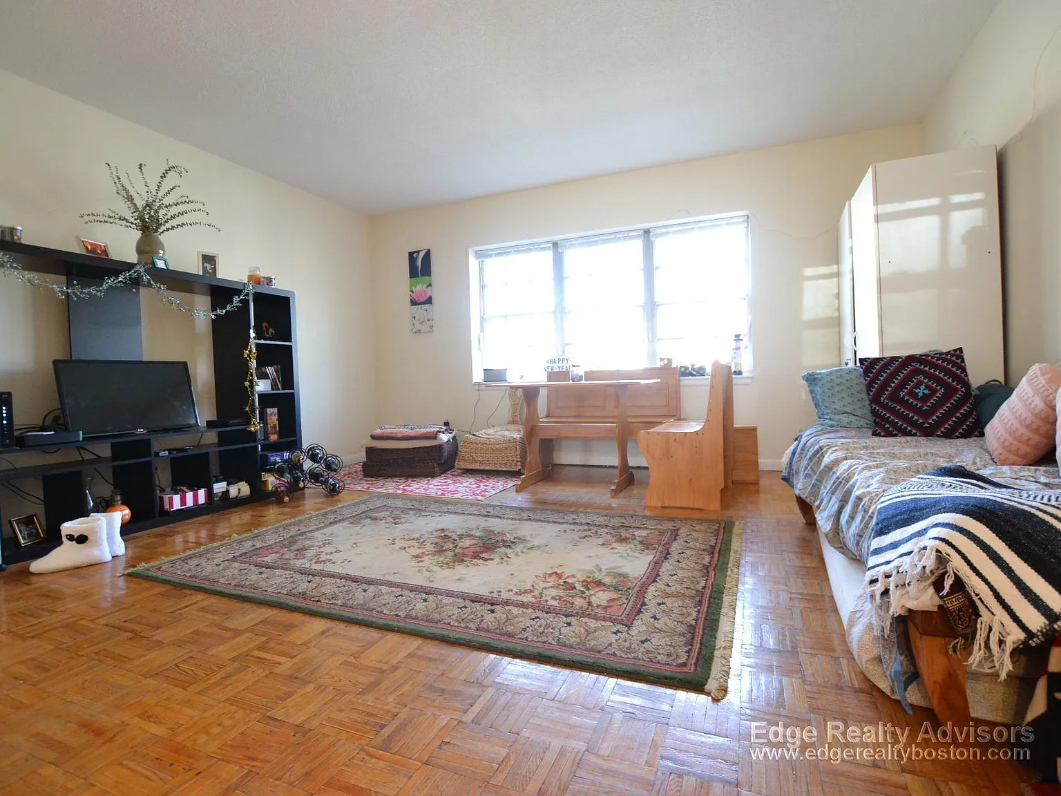 3 bed, 1053 sqft, $3,675 — Photo 2