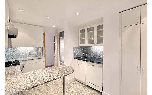 Rented by Douglas Elliman | media 9