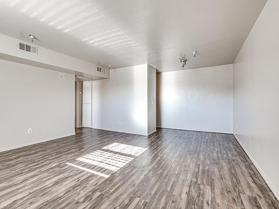 1st image of 1320 12th Ave SE #4