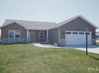 1401 Fayette Ave, Washington, IL 61571