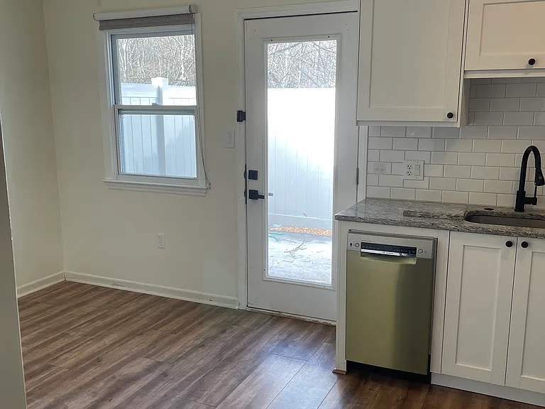 101 Royal Forest Ct — Photo 3