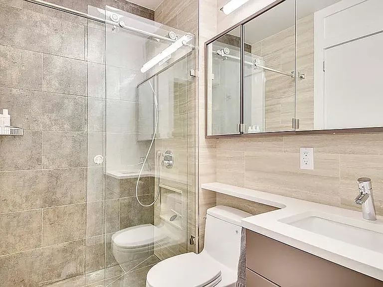 206 E 20th St #PENTHOUSE — Photo 23