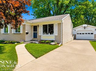 855 Georgia Ave, Marysville, MI 48040