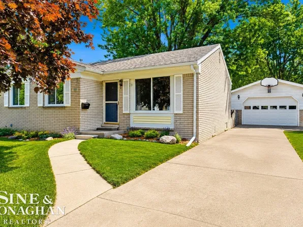 855 Georgia Ave, Marysville, MI 48040
