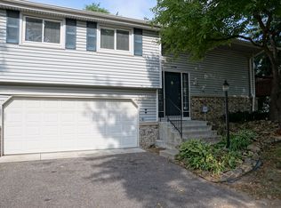 1298 Crestridge Ln, Eagan, MN 55123
