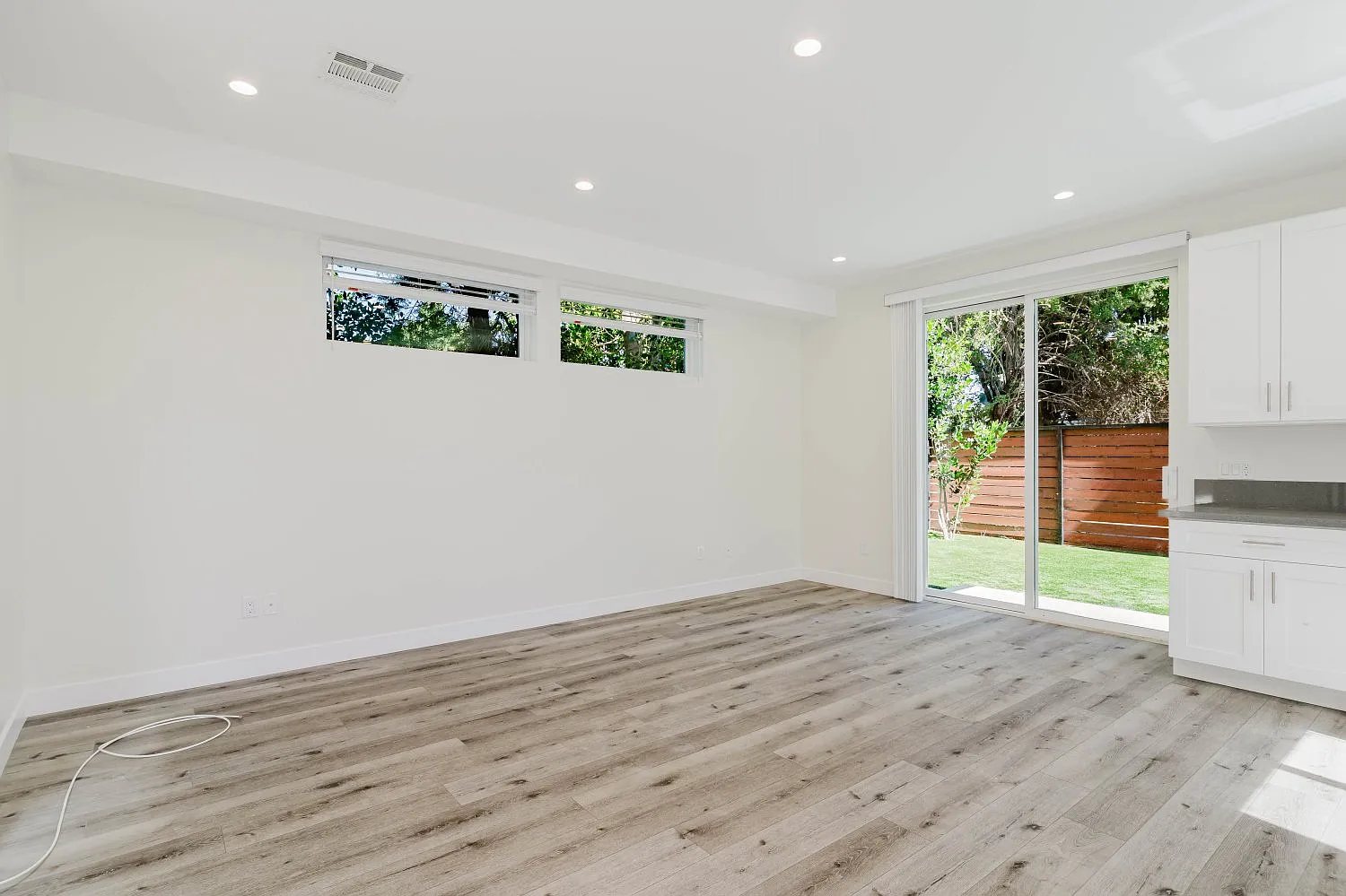 3 bed, 1200 sqft, $3,500 — Photo 3