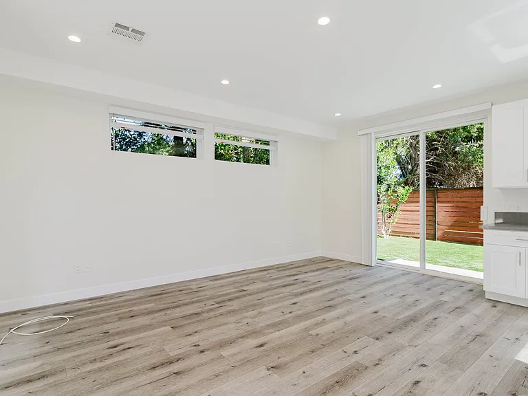8107 Lemona Ave — Photo 3