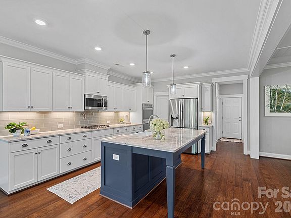 4th image of 6132 Sandy Point Ln