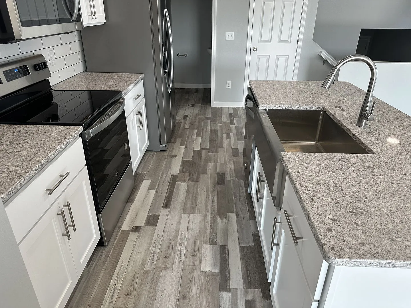 Stunning Modern Home for Rent - 117 Marshall Loop — Photo 4