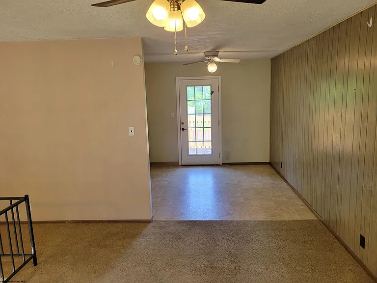 929 Garrison Ave — Photo 2