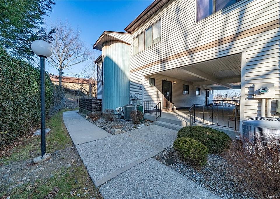 1st image of 521 Country Club Ln