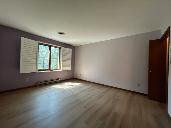 1406 Pheasant Run Dr, Racine, WI 53406