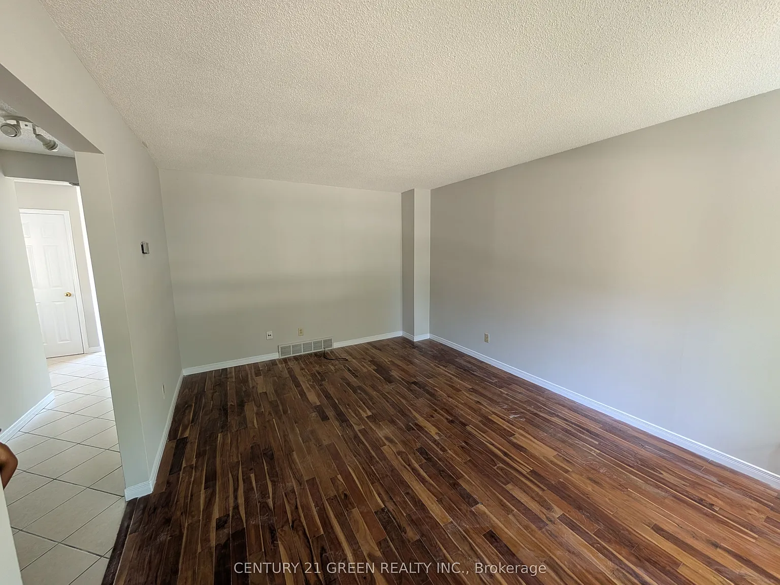 3 bed, $2,300 — Photo 4