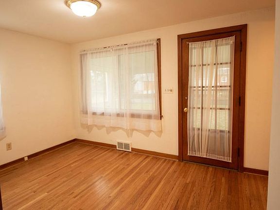 4th image of 44 Gunnell Ave