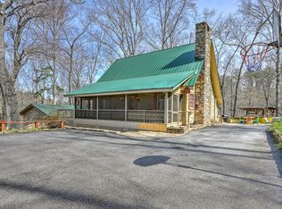117 Raleigh Dr, Lake Lure, NC 28746