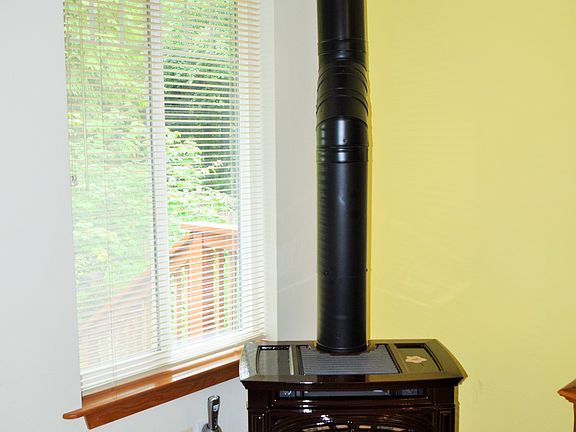 2nd image of 2366 Emerald Ct