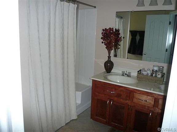 4th image of 818 Rockbasket Ln