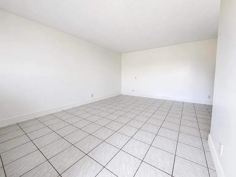 1857 Jefferson St #304 — Photo 3