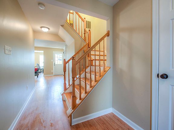 5th image of 7106 Finch Ln