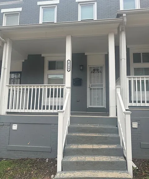 2737 Rayner Ave — Photo 1