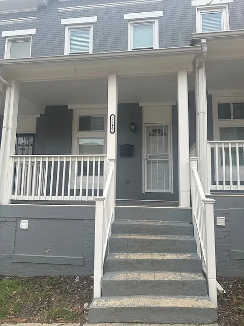 2737 Rayner Ave