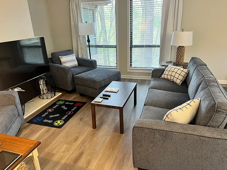 304 Pine Tree Dr #304 — Photo 4