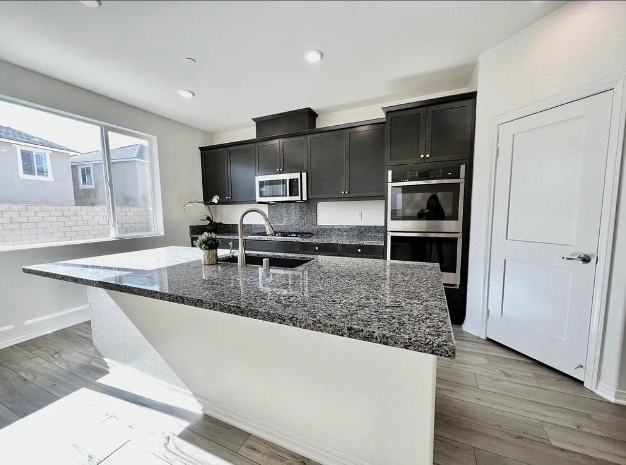 3358 E Garrick St — Photo 4