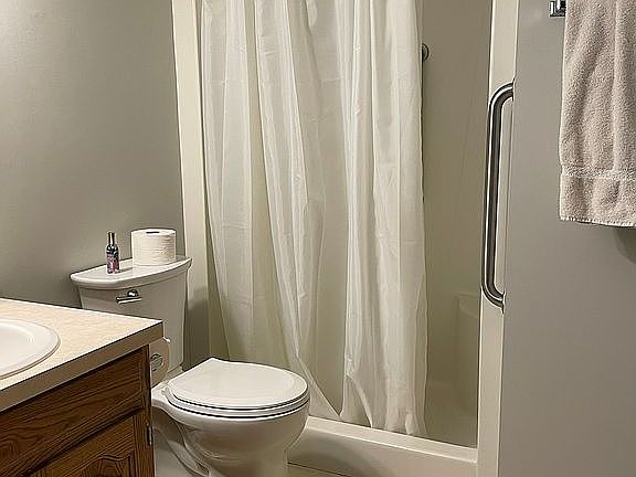 Full bath near bedroom 2