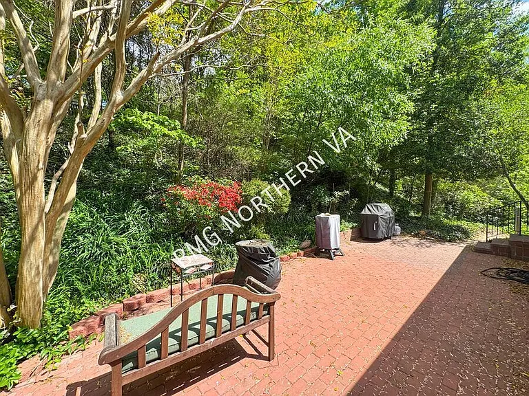 6413 Berkshire Dr — Photo 25