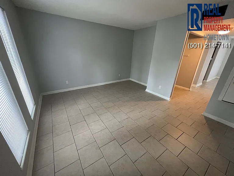 2714 John Ashley Dr — Photo 1