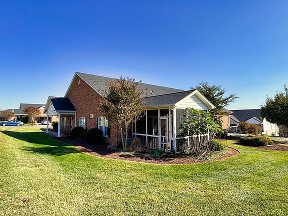 3rd image of 1271 Doulton Cir