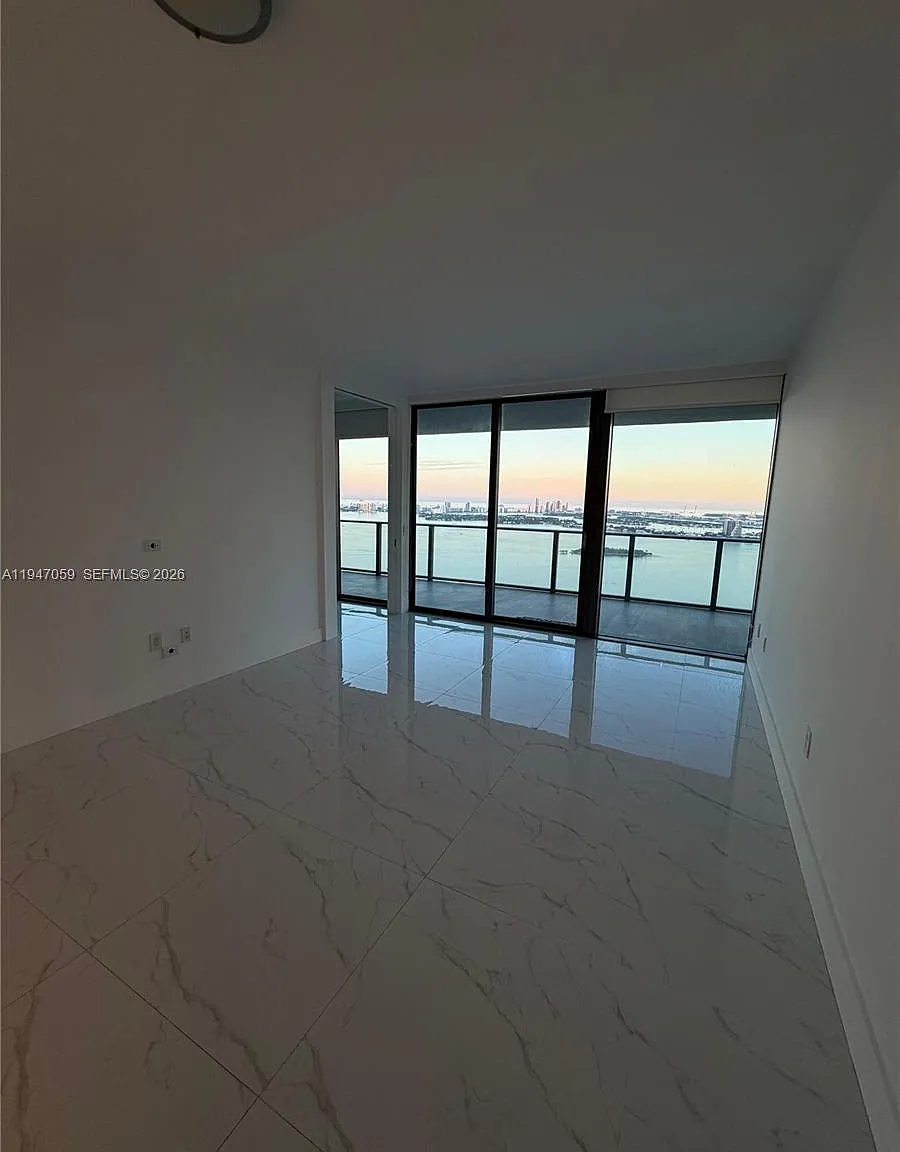 2 bed, 2.0 bath, 1067 sqft, $5,800 — Photo 1