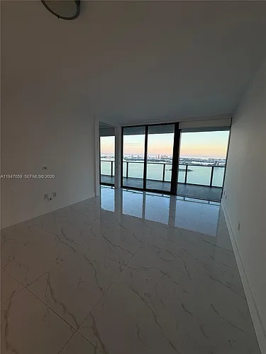 650 NE 32nd St #4406 Photo 1