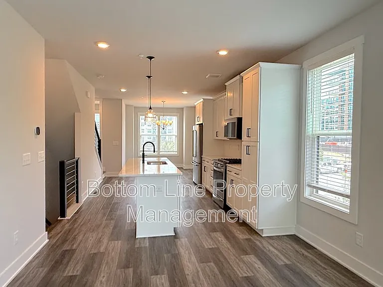 607 W Tremont Ave — Photo 7