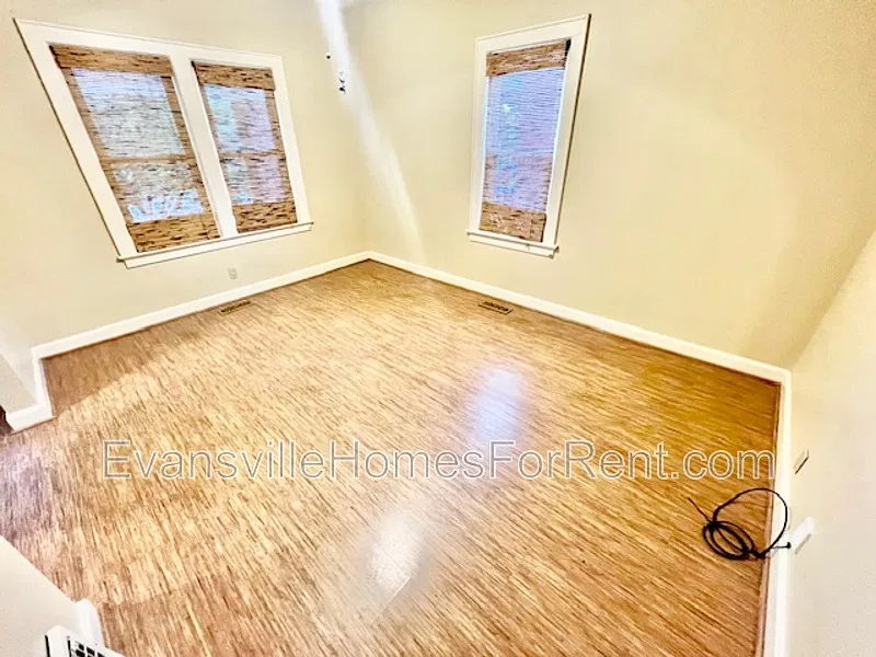 3 bed, 1.0 bath, $1,325 — Photo 3