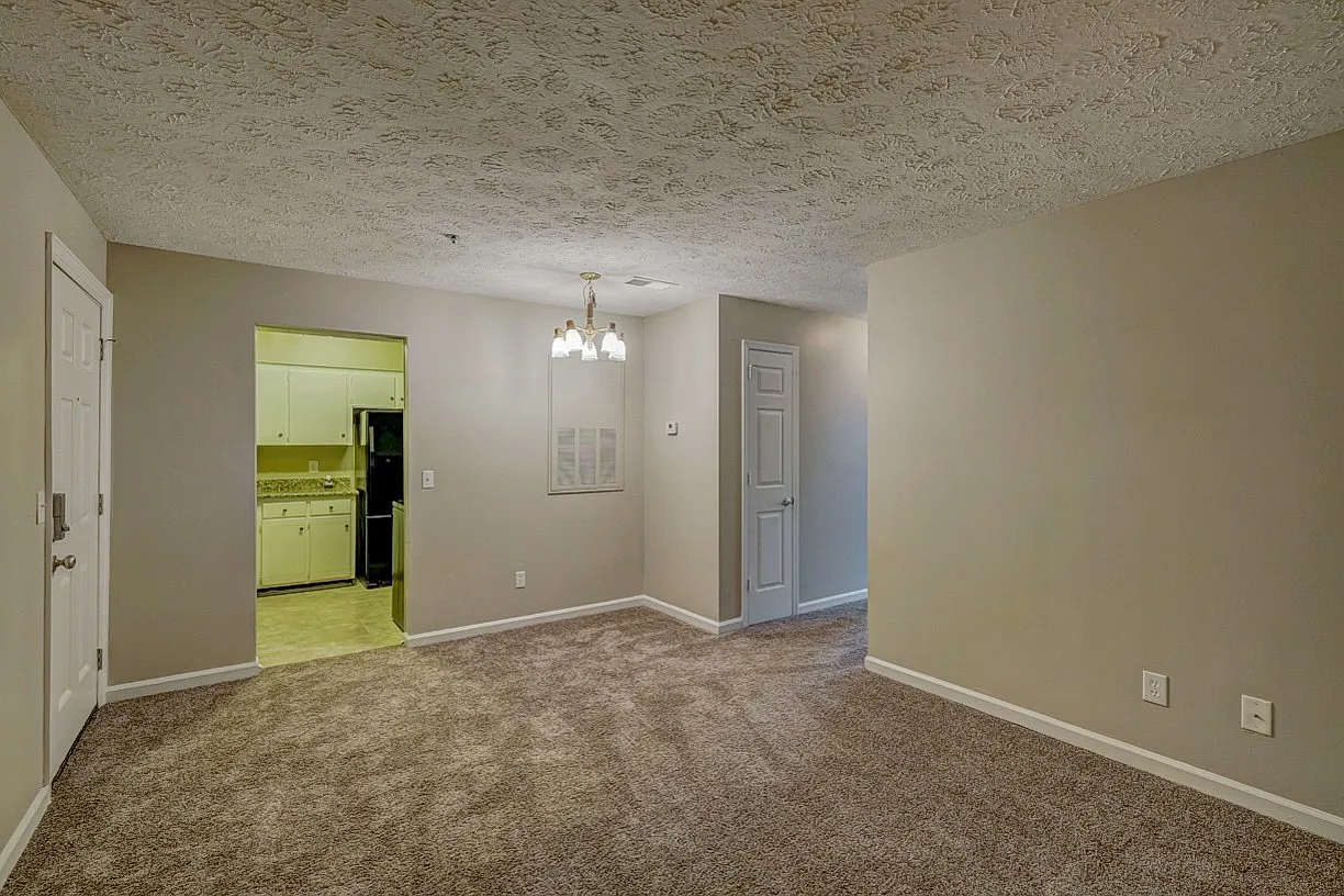 2 bed, 747 sqft, $750 — Photo 2