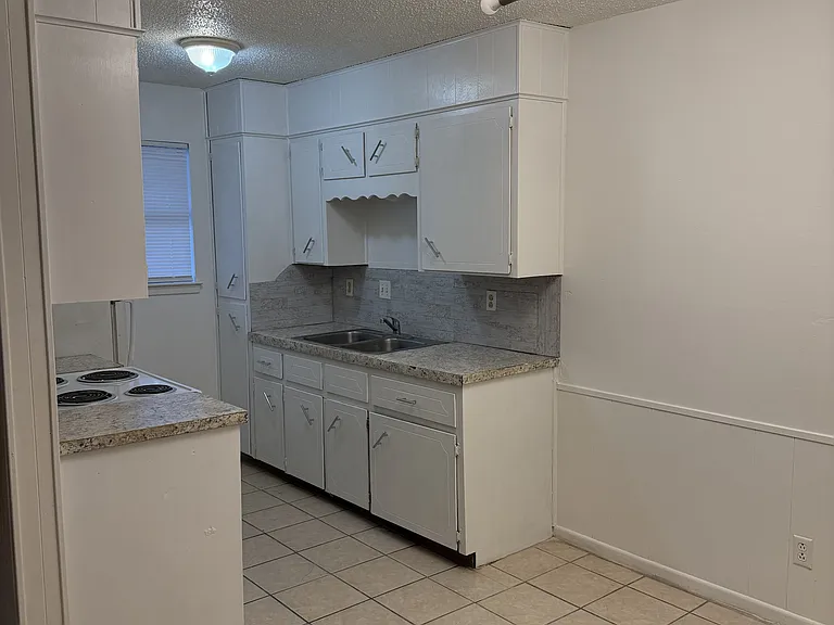 703 N Gilmer St #204 — Photo 12