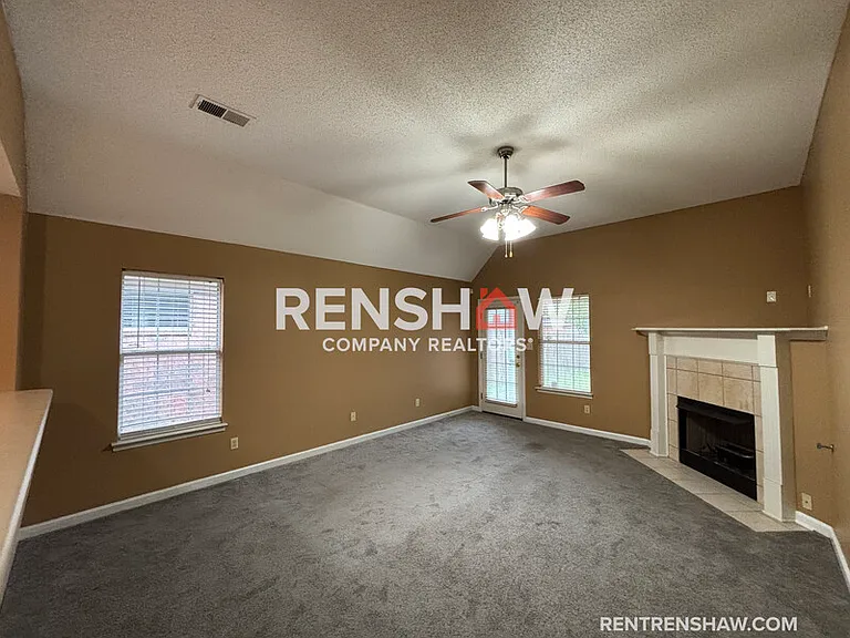 8255 Cross Point Dr — Photo 3