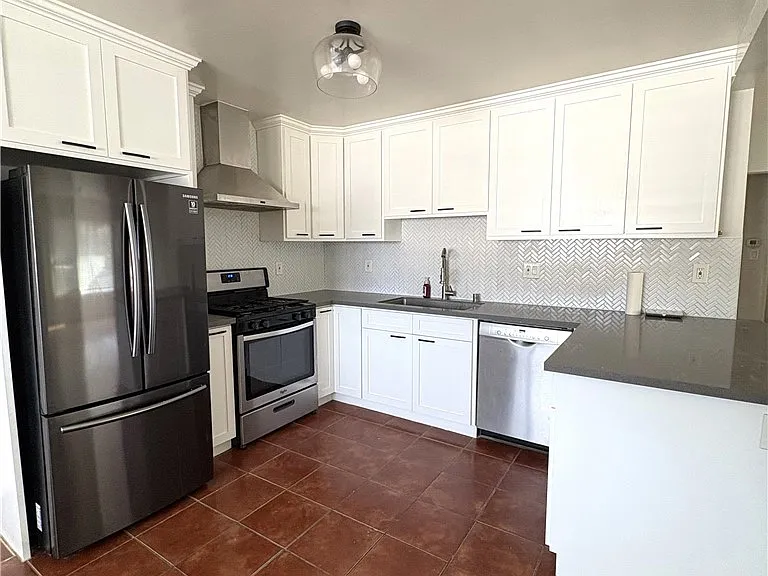 832 S Ynez Ave — Photo 4