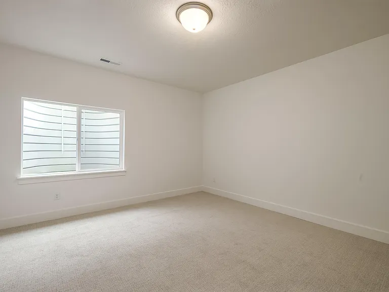 1017 E Tucker Ln — Photo 23