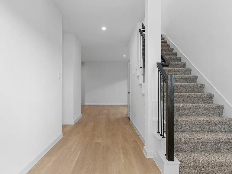 7839 Cavour Dr — Photo 2