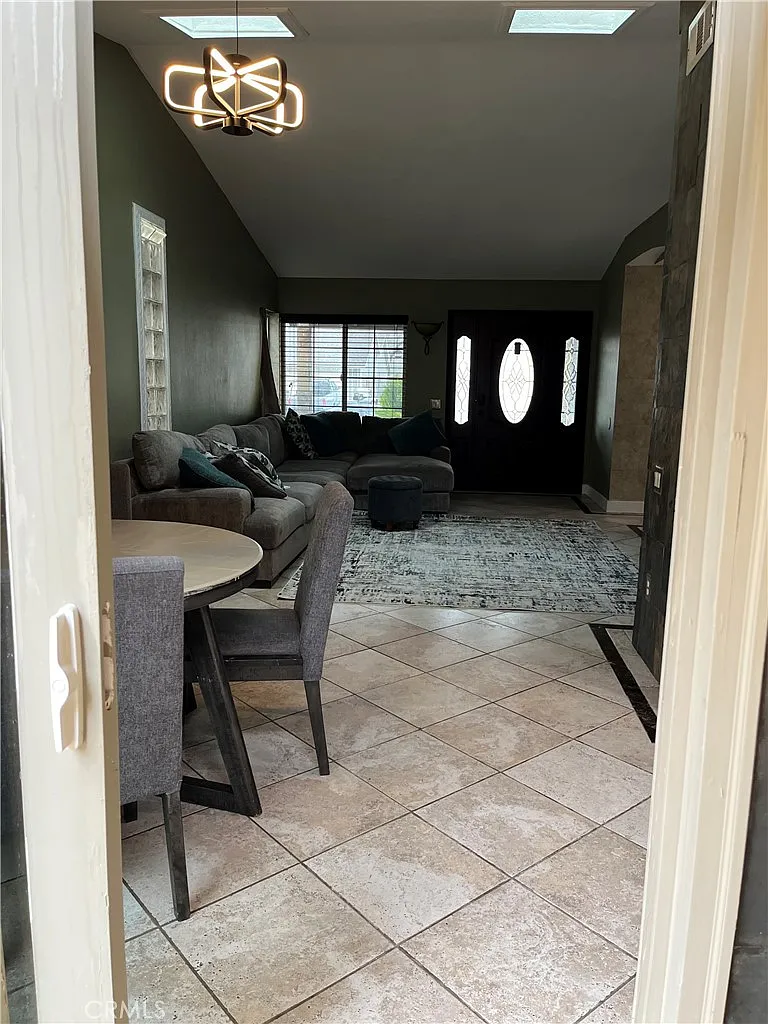5 bed, 1330 sqft, $5,000 — Photo 4