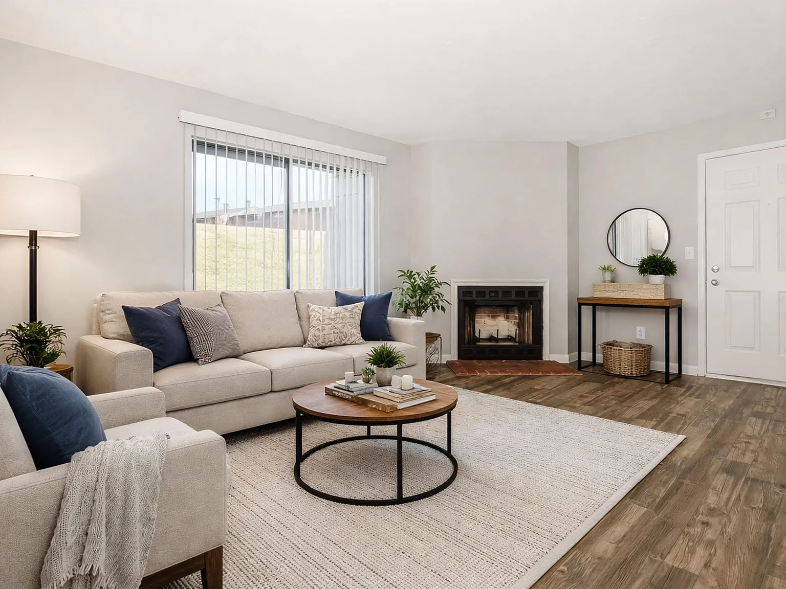 Hillhurst Apartments — Photo 1
