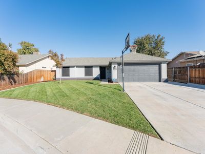 1174 W Edison Court, Hanford, CA, 93230
